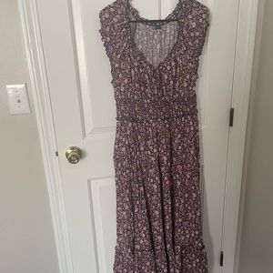 Old Navy Floral maxi dress. Size M